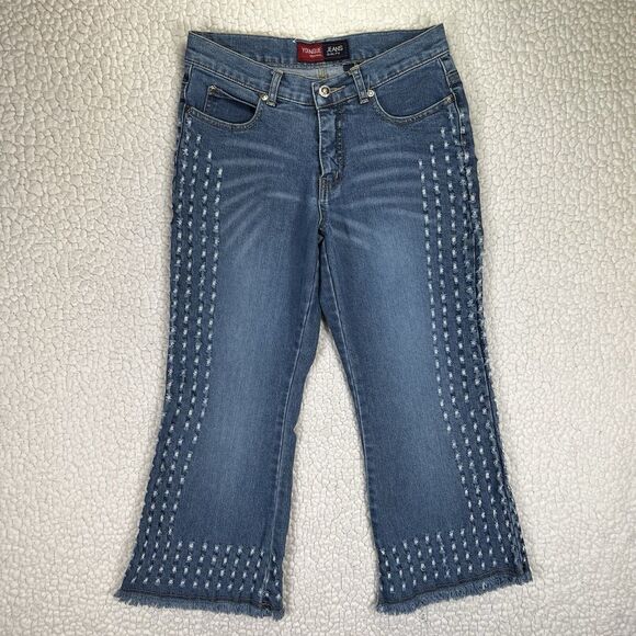 Younique Jeans Women’s Size 3 (Actual Sizes 28x22) Blue Crop Distressed Pattern - Picture 2 of 12